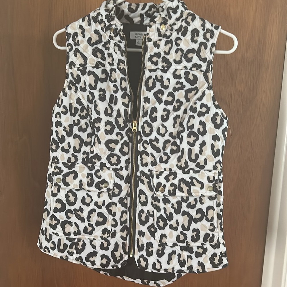 Crown & Ivy Quilted Vest, Perfect for Fall